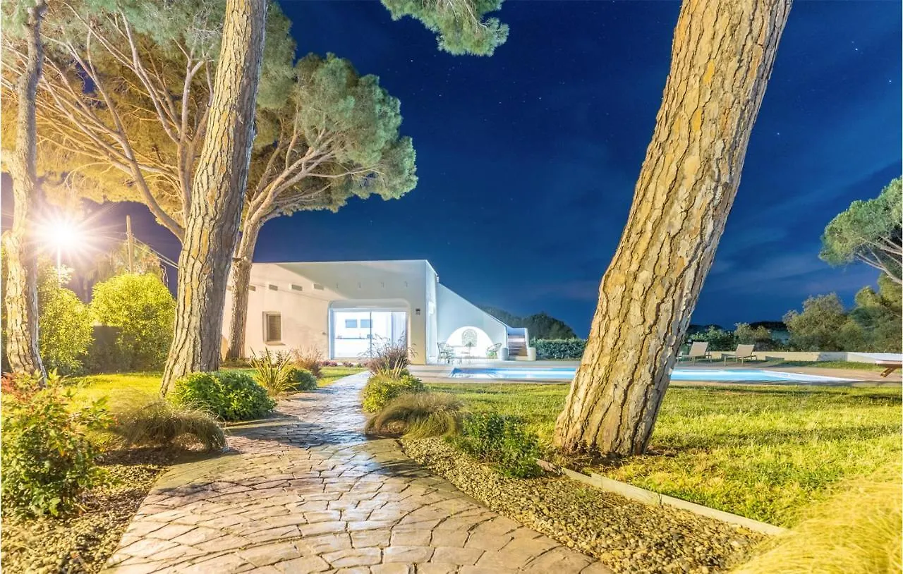 Amazing Home In Marbella With Kitchenette