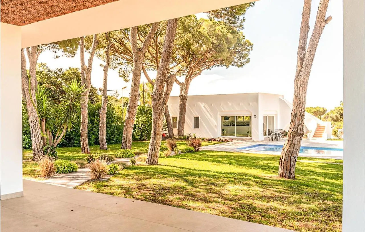 Amazing Home In Marbella With Kitchenette 0*,